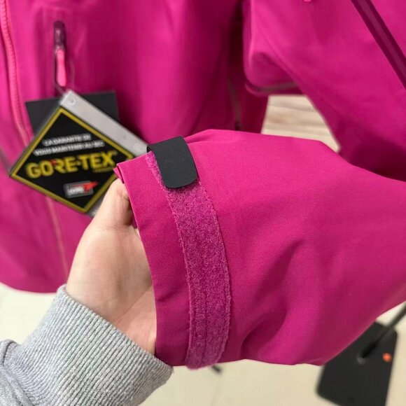 Arc'teryx Fuchsia GORE-TEX Down Jacket, Outdoor Windproof and Warm Hooded Jacket - Picture 6 of 7